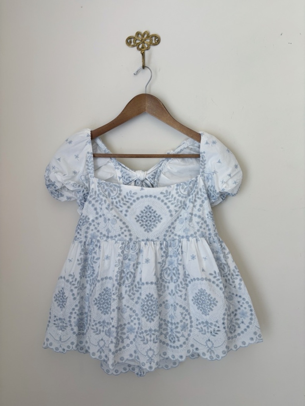 Antonio Melani Constance White & Blue Eyelet Blouse Sz 8 Summer Boho